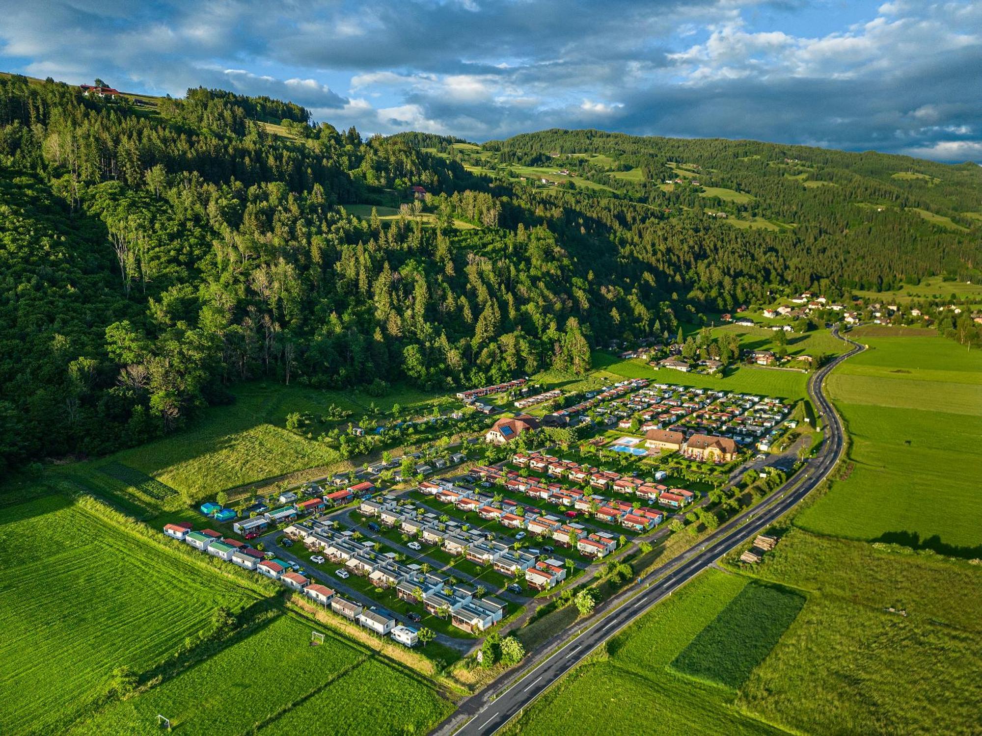 Albatross Mobile Homes On Camping Bella Austria Sankt Peter am Kammersberg Exterior photo